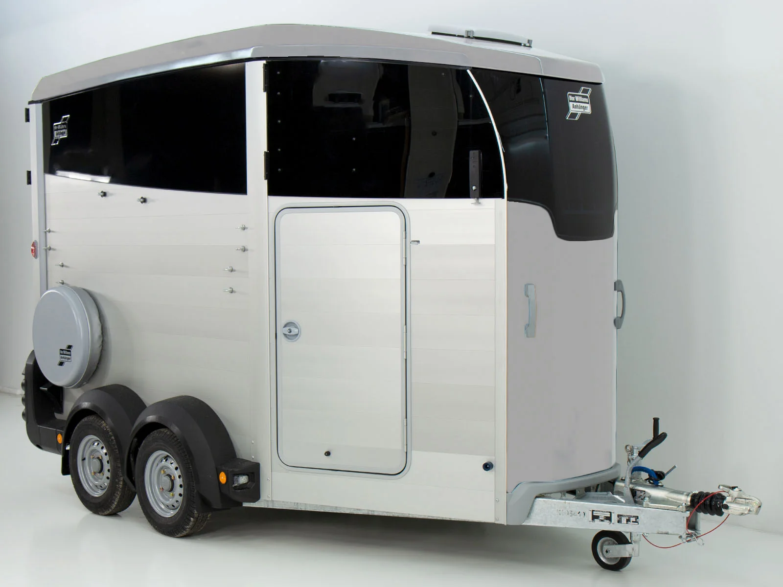 Ifor Williams Pferdeanhänger HBX 506 | Sattelkammer | Neues Modell – Bild 11