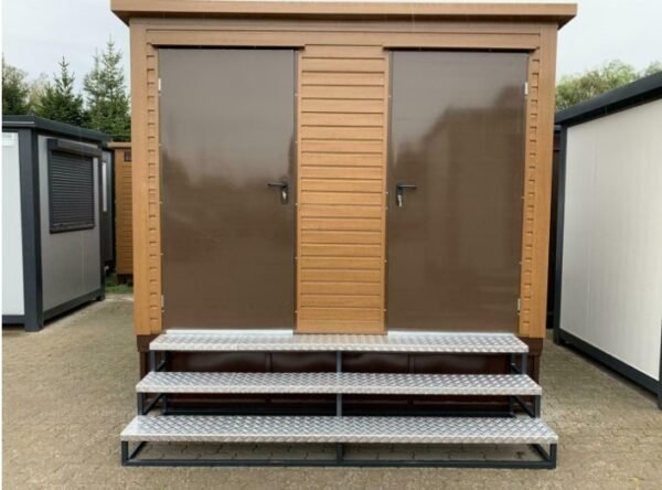 Doppelter Sanitärcontainer mit Tank – Bild 3