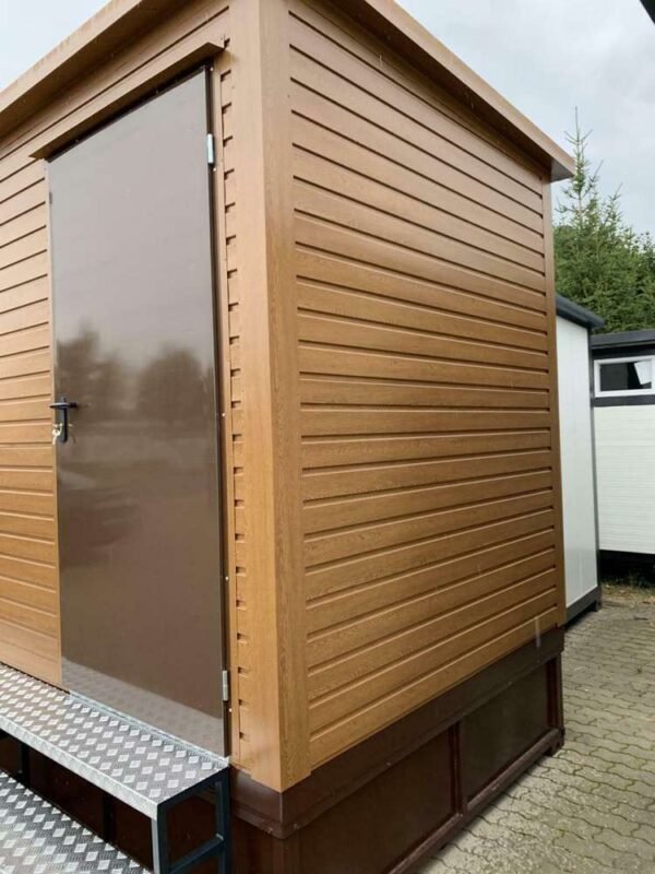 Doppelter Sanitärcontainer mit Tank – Bild 4