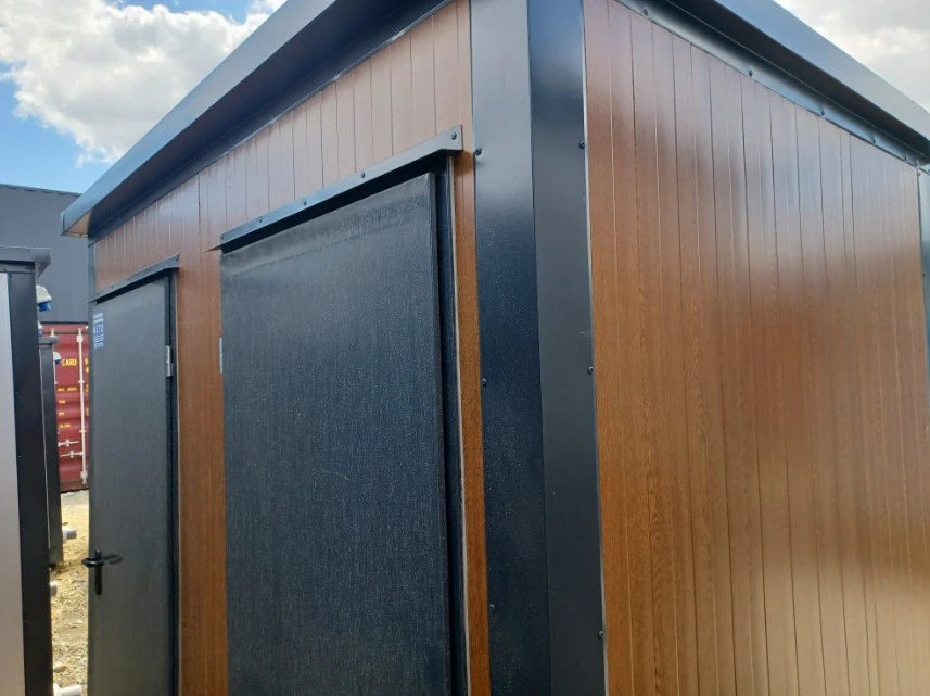 Doppel-Sanitärcontainer – 2 Unabhängige Kabinen, WC, Waschbecken & Boiler – Bild 3