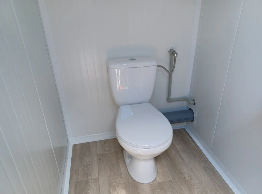 Doppel-Sanitärcontainer – 2 Unabhängige Kabinen, WC, Waschbecken & Boiler – Bild 4