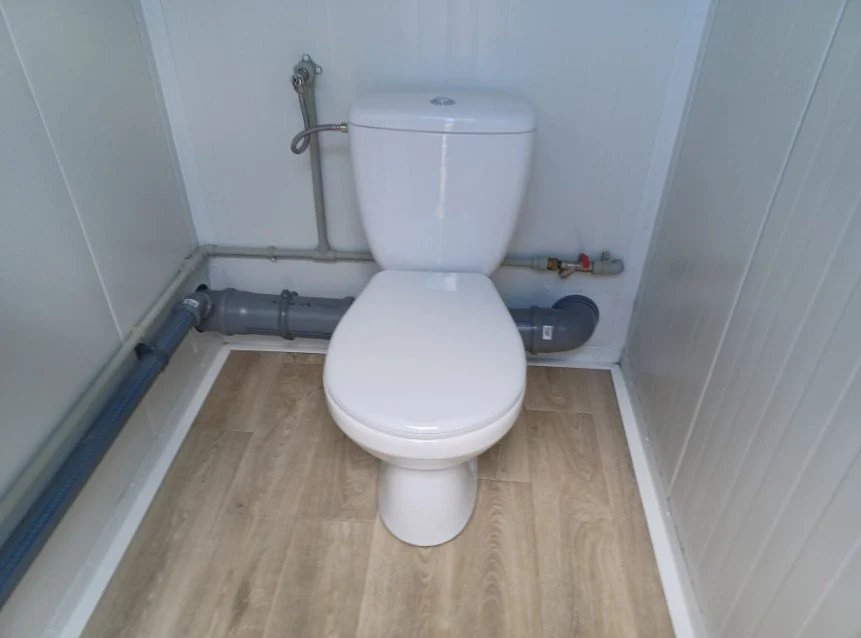 Doppel-Sanitärcontainer – 2 Unabhängige Kabinen, WC, Waschbecken & Boiler – Bild 12